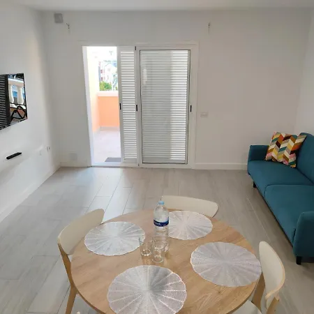 Comfortable Cristianos. Free Wifi. Apartament